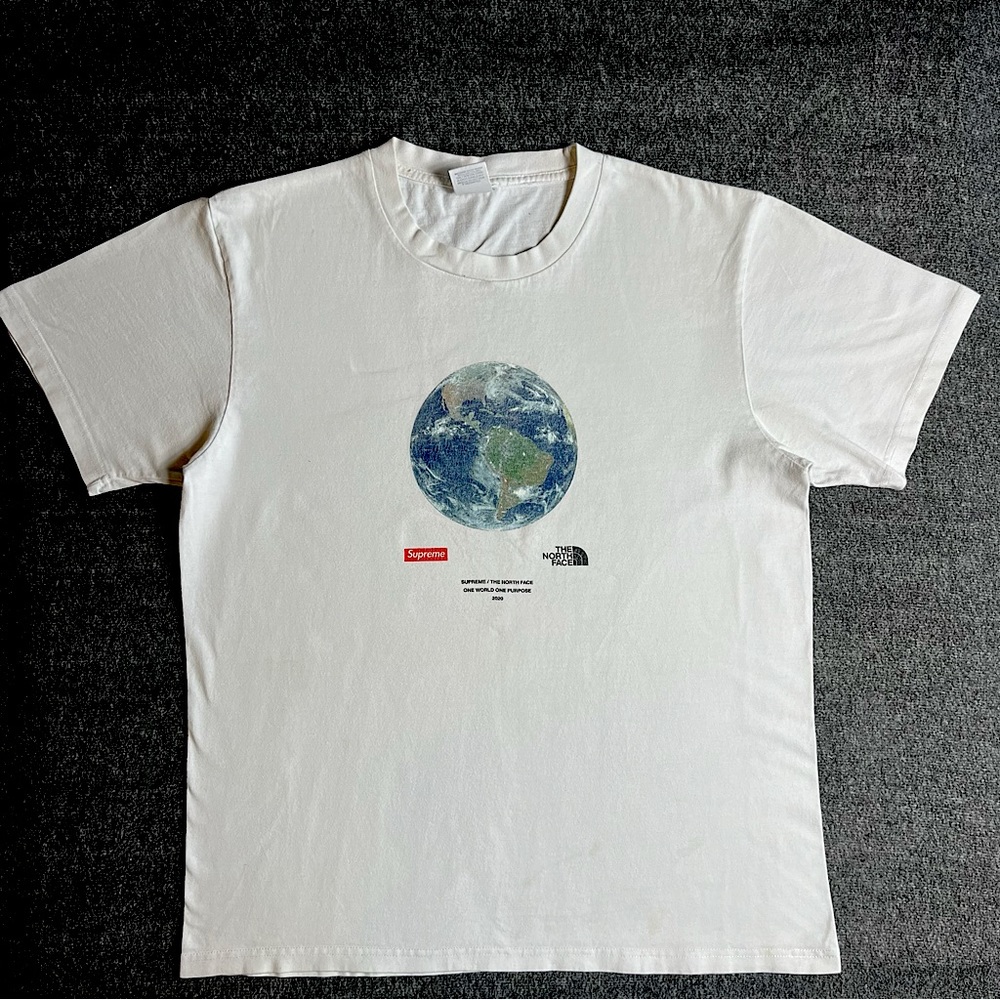 Supreme Heart tee size Large used